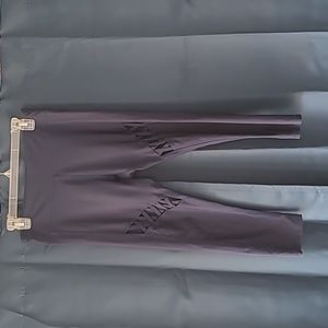 Medium dark blue 3/4 athletic leggings